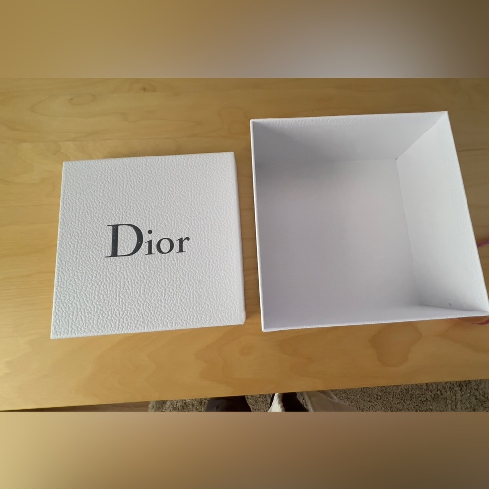 Dior White Embossed Gift Box - Picture 4 of 4